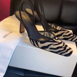 NEOUS BLACK AND CREAM